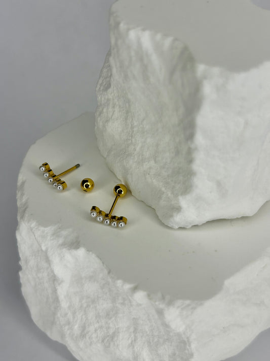Row Pearl Stud