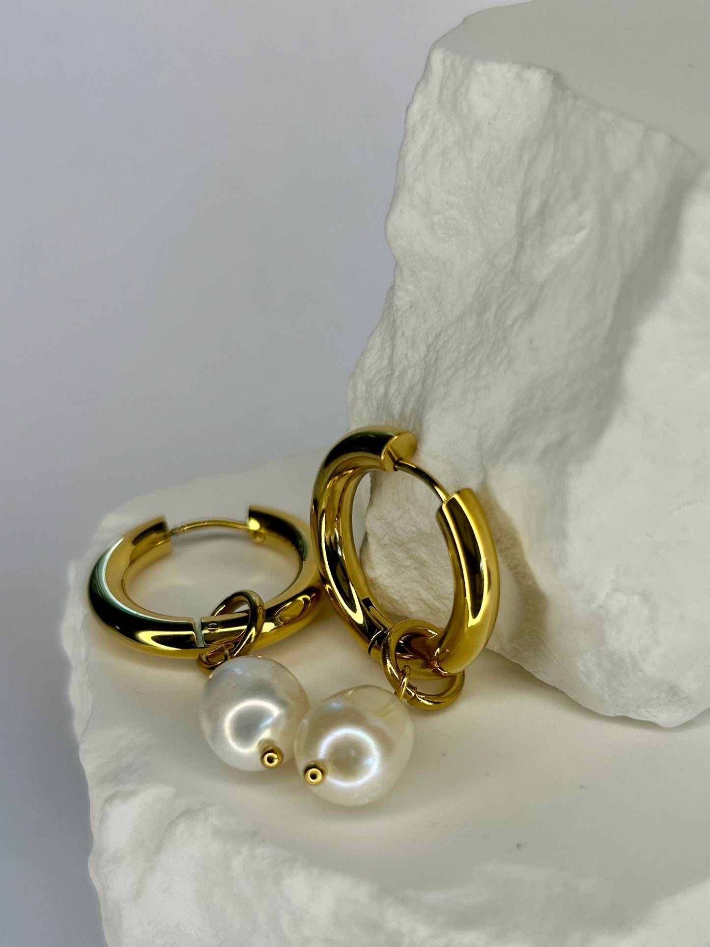 Huggie Pearl Drop