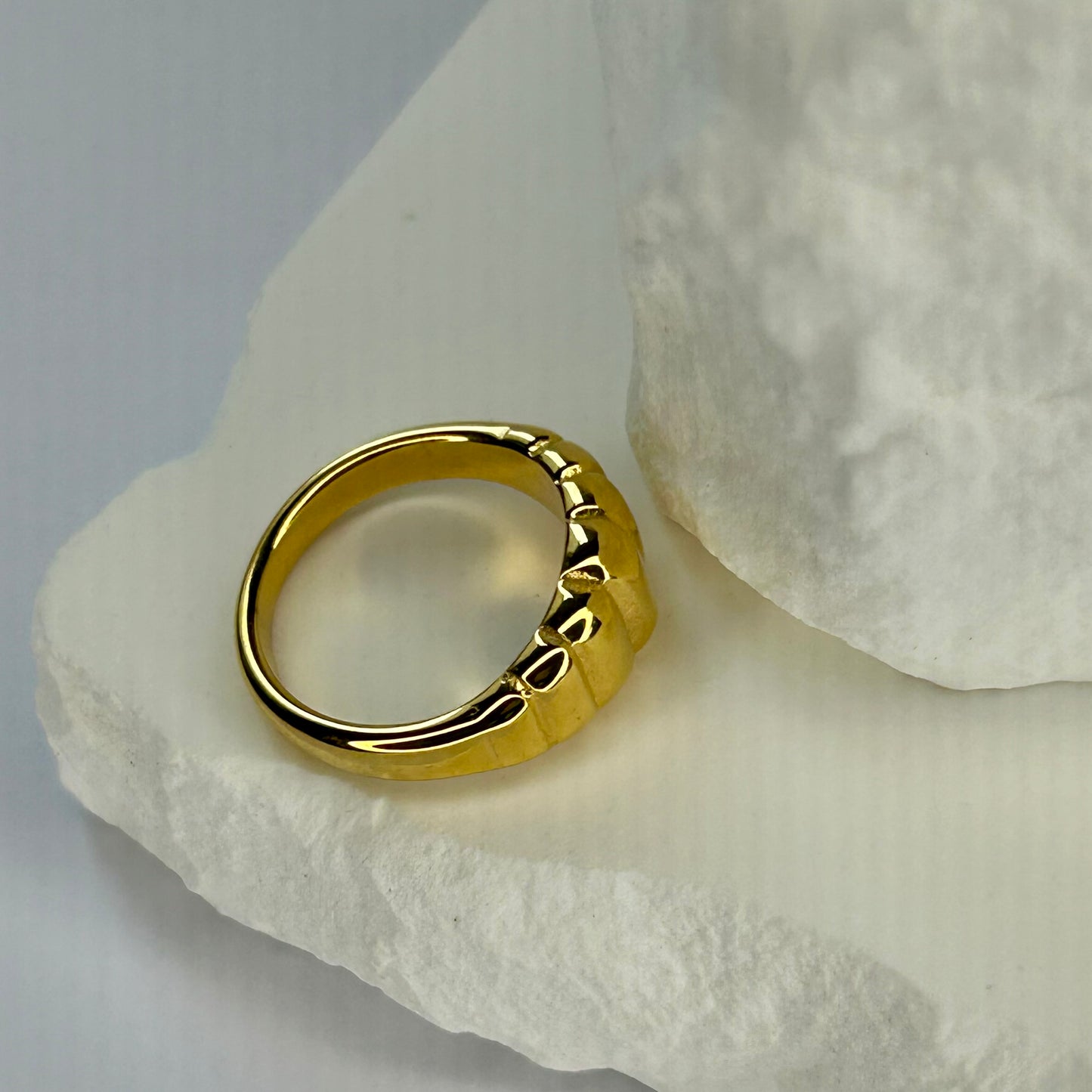 Essential Bubble Gradient Ring