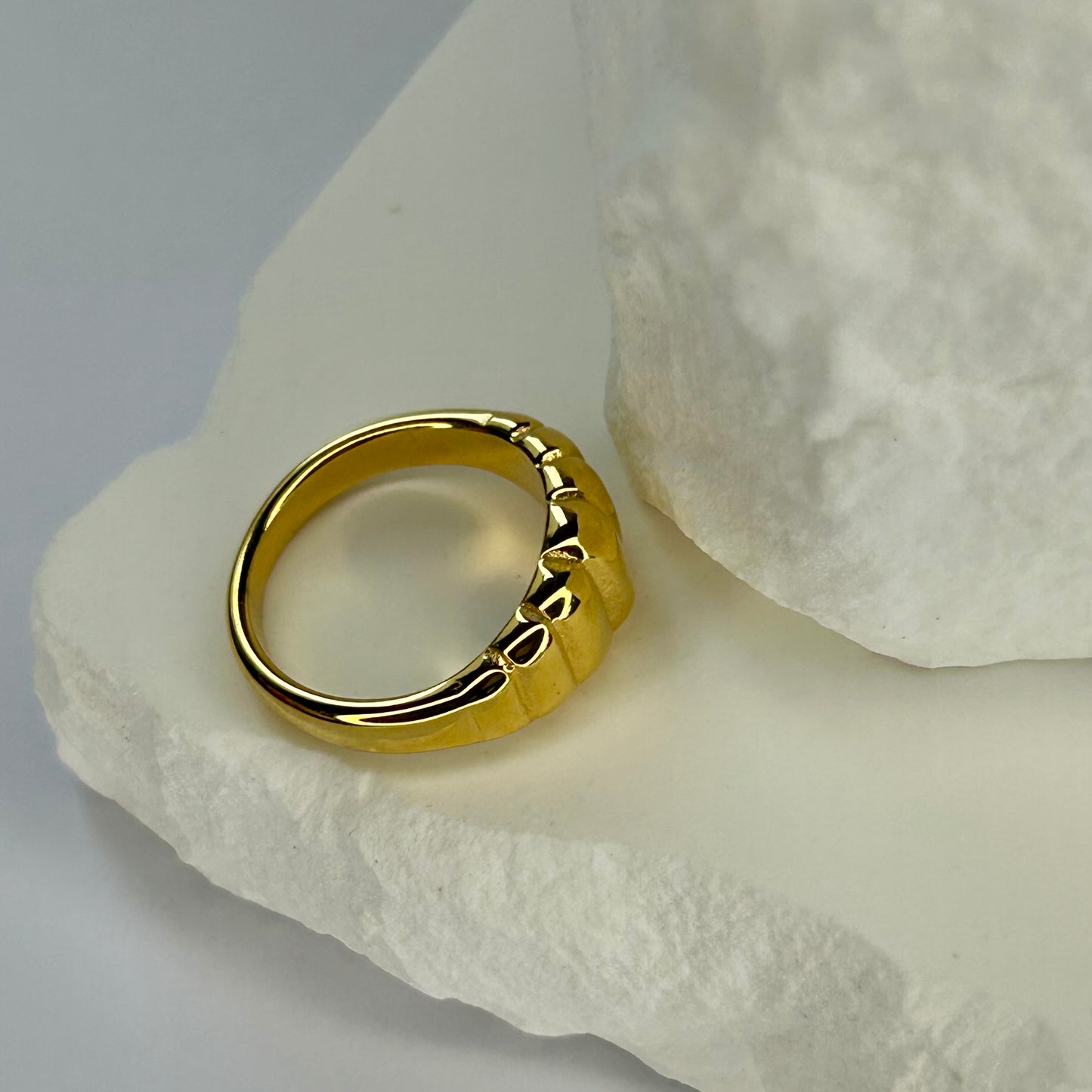 Essential Bubble Gradient Ring