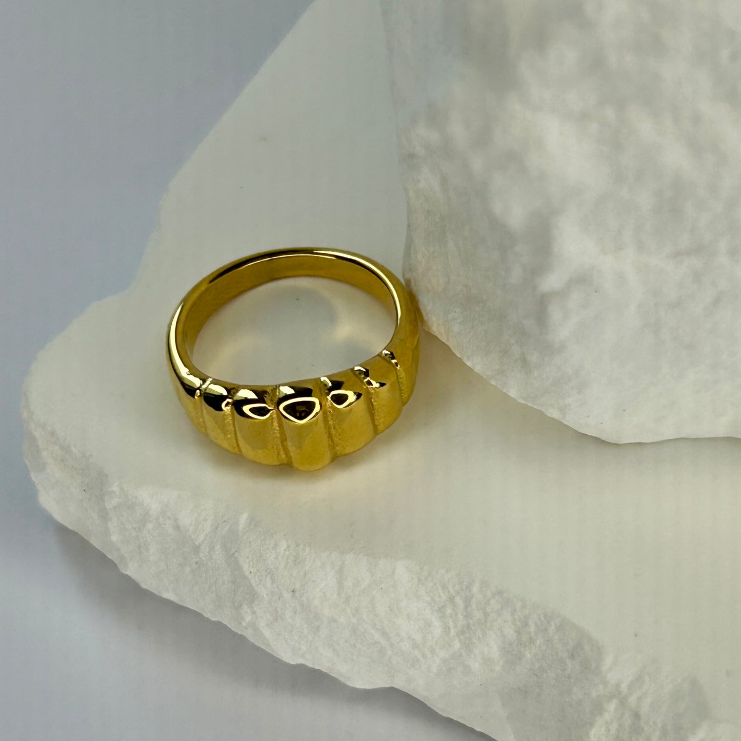 Essential Bubble Gradient Ring