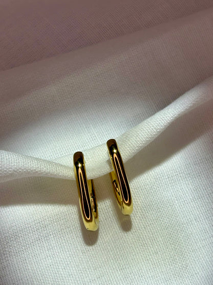 Medium Rectangle Huggie