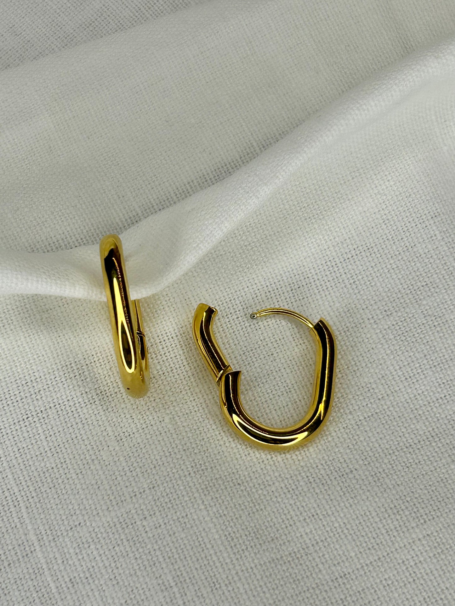 Medium Rectangle Huggie