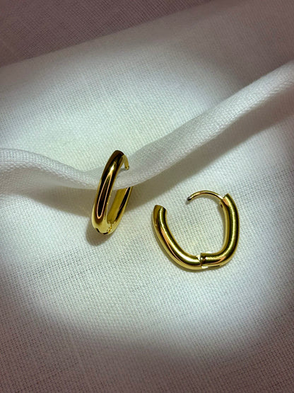 Small Rectangle Huggie