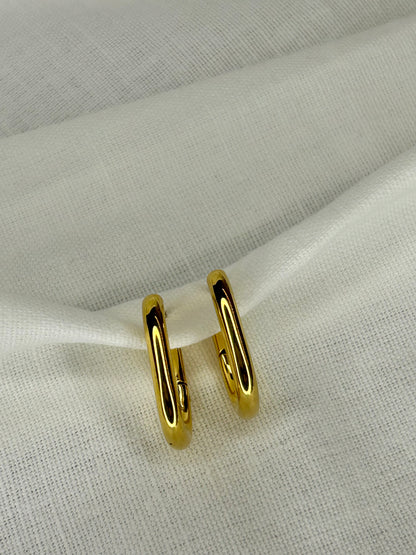 Medium Rectangle Huggie