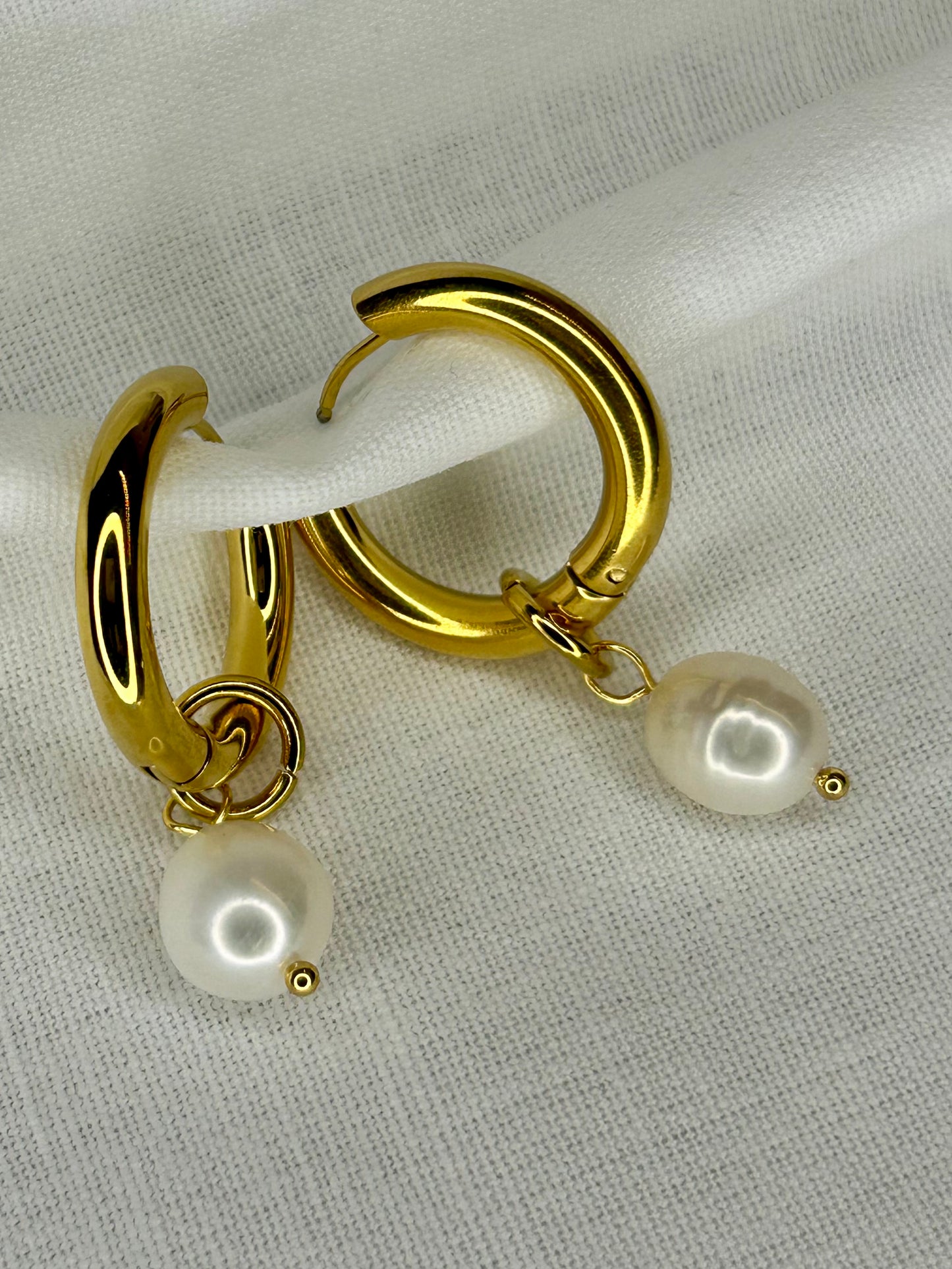 Huggie Pearl Drop