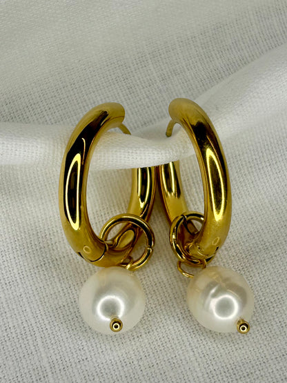 Huggie Pearl Drop