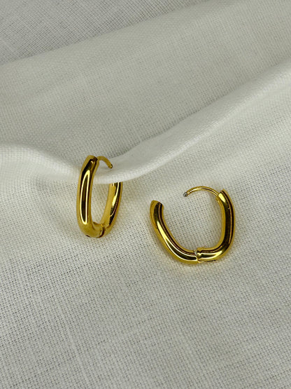 Small Rectangle Huggie