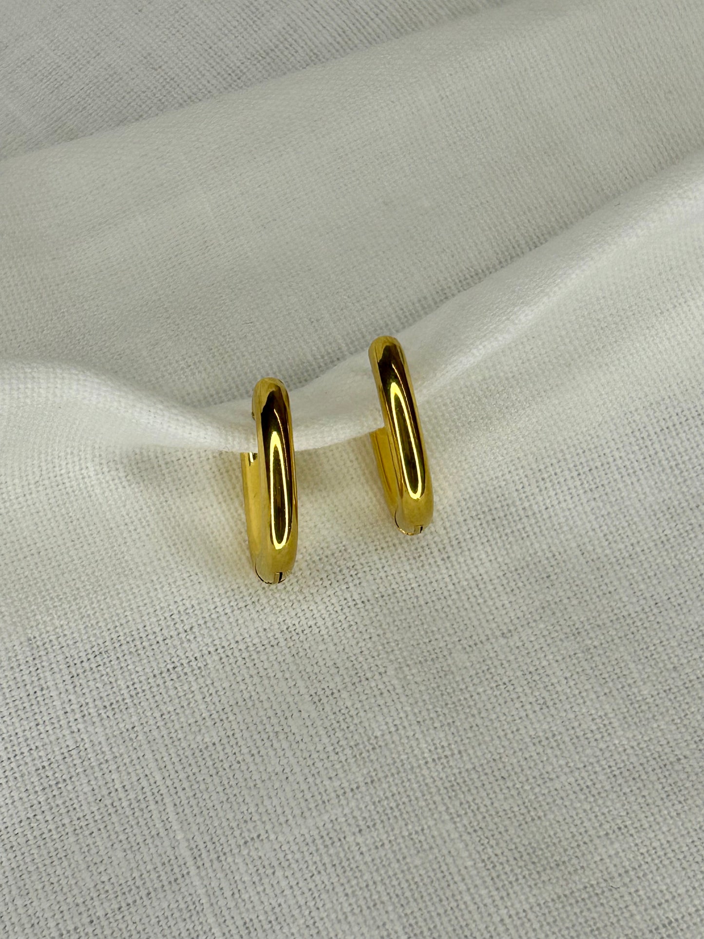 Small Rectangle Huggie