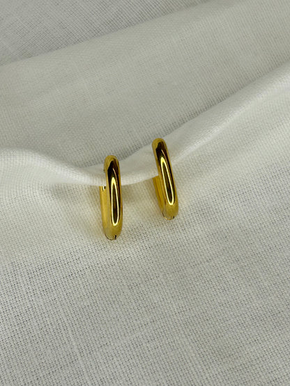 Small Rectangle Huggie