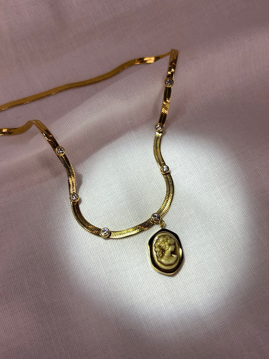 Flat Chain Cameo Pendant Necklace