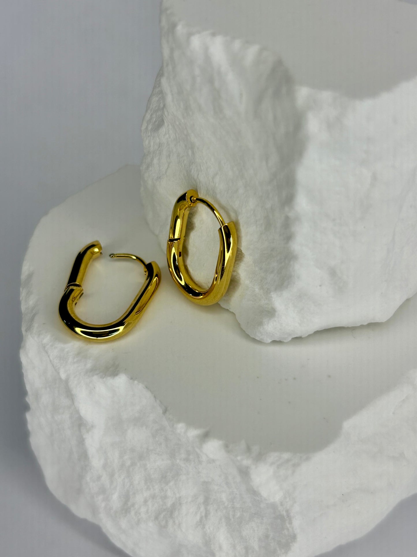 Medium Rectangle Huggie