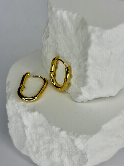 Medium Rectangle Huggie