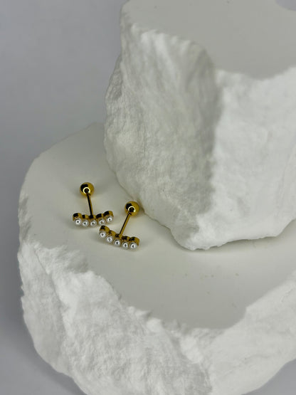 Row Pearl Stud