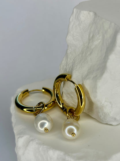 Huggie Pearl Drop