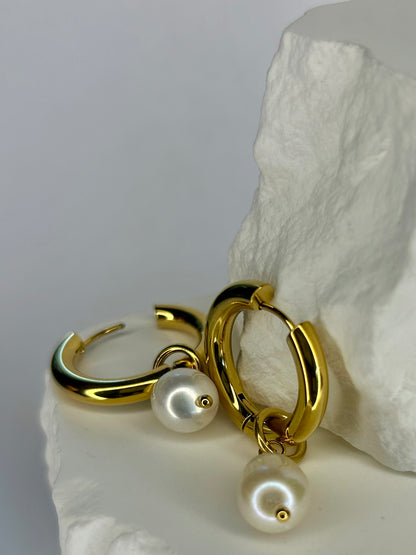Huggie Pearl Drop